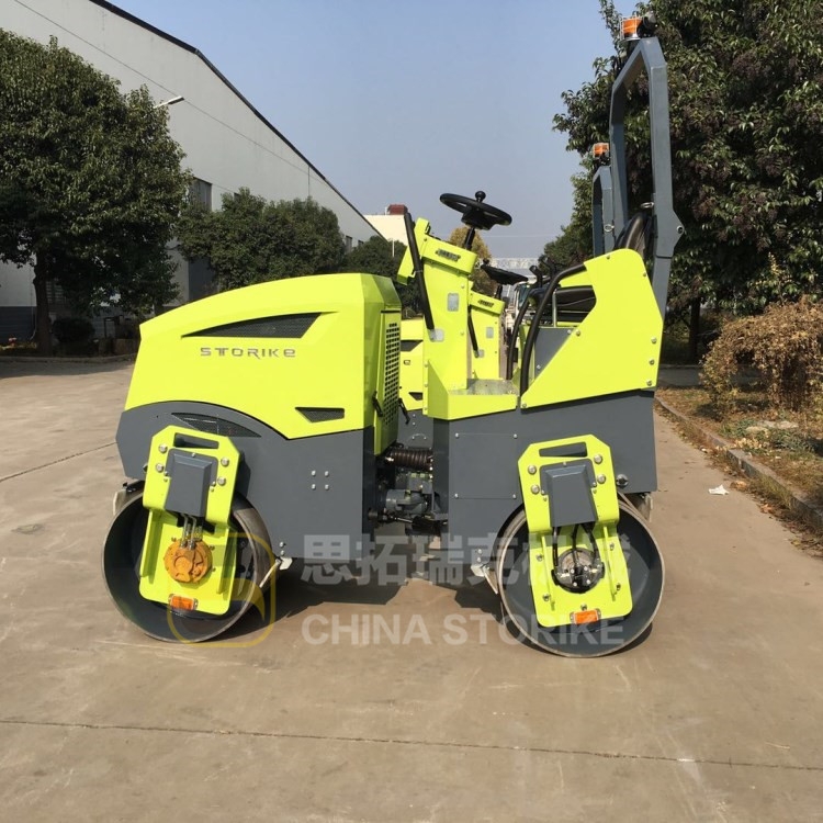 小型壓路機(jī)十字路口施工，瀝青路面的接縫有什么技巧處理